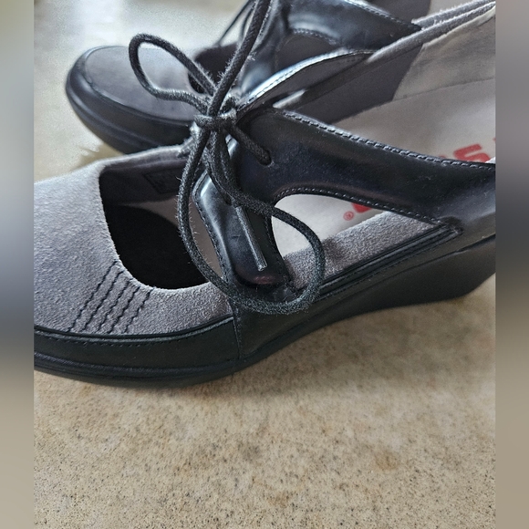 Tsubo suede patent leather Mary Jane wedge sz 8 black grey fall buisness casual - Picture 4 of 7